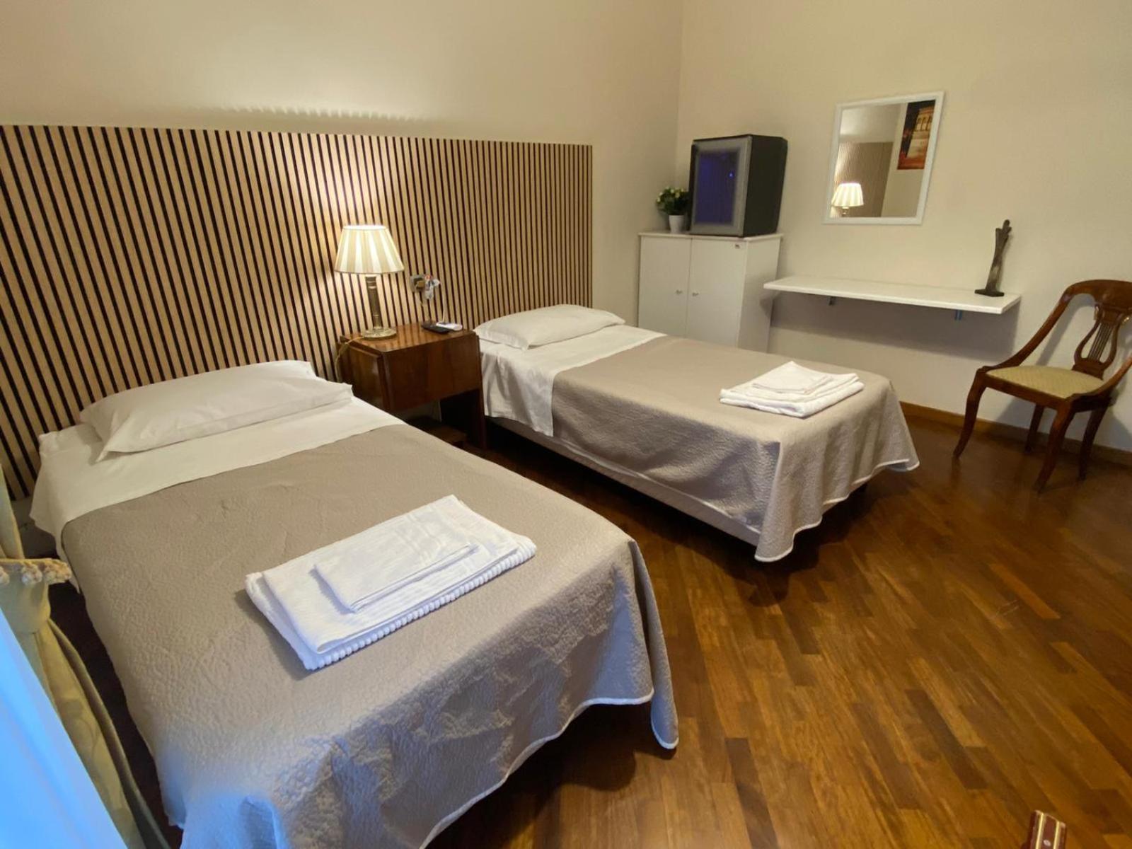 Casa Battisti Messina Guest House In Centro Citta, Ideale Per Famiglie O Gruppi ภายนอก รูปภาพ