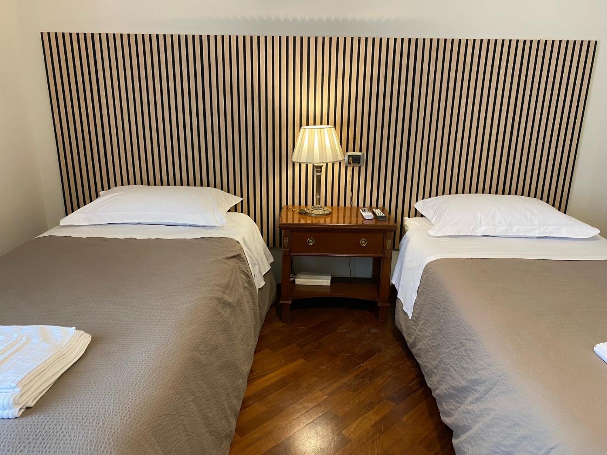Casa Battisti Messina Guest House In Centro Citta, Ideale Per Famiglie O Gruppi ภายนอก รูปภาพ