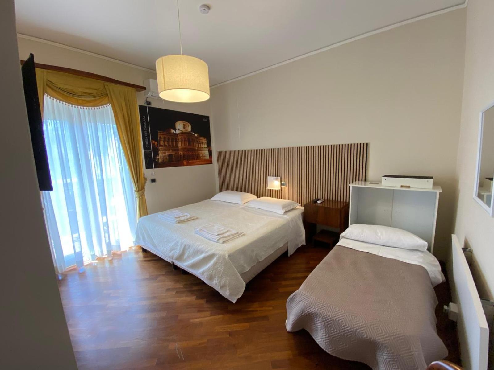 Casa Battisti Messina Guest House In Centro Citta, Ideale Per Famiglie O Gruppi ภายนอก รูปภาพ