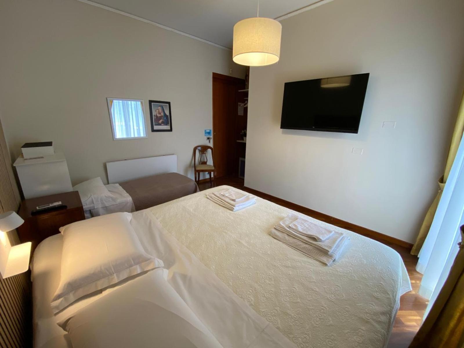 Casa Battisti Messina Guest House In Centro Citta, Ideale Per Famiglie O Gruppi ภายนอก รูปภาพ