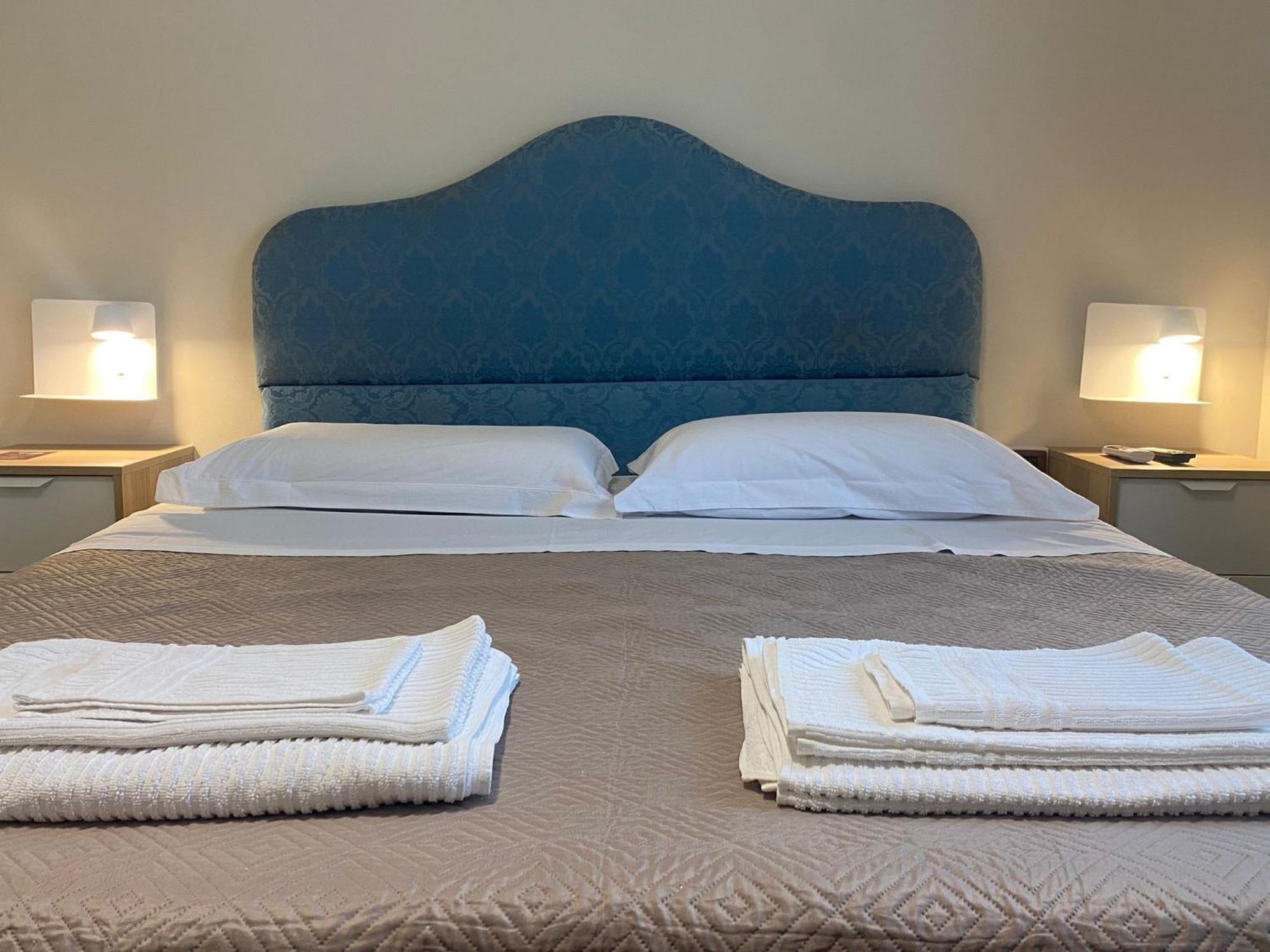 Casa Battisti Messina Guest House In Centro Citta, Ideale Per Famiglie O Gruppi ภายนอก รูปภาพ